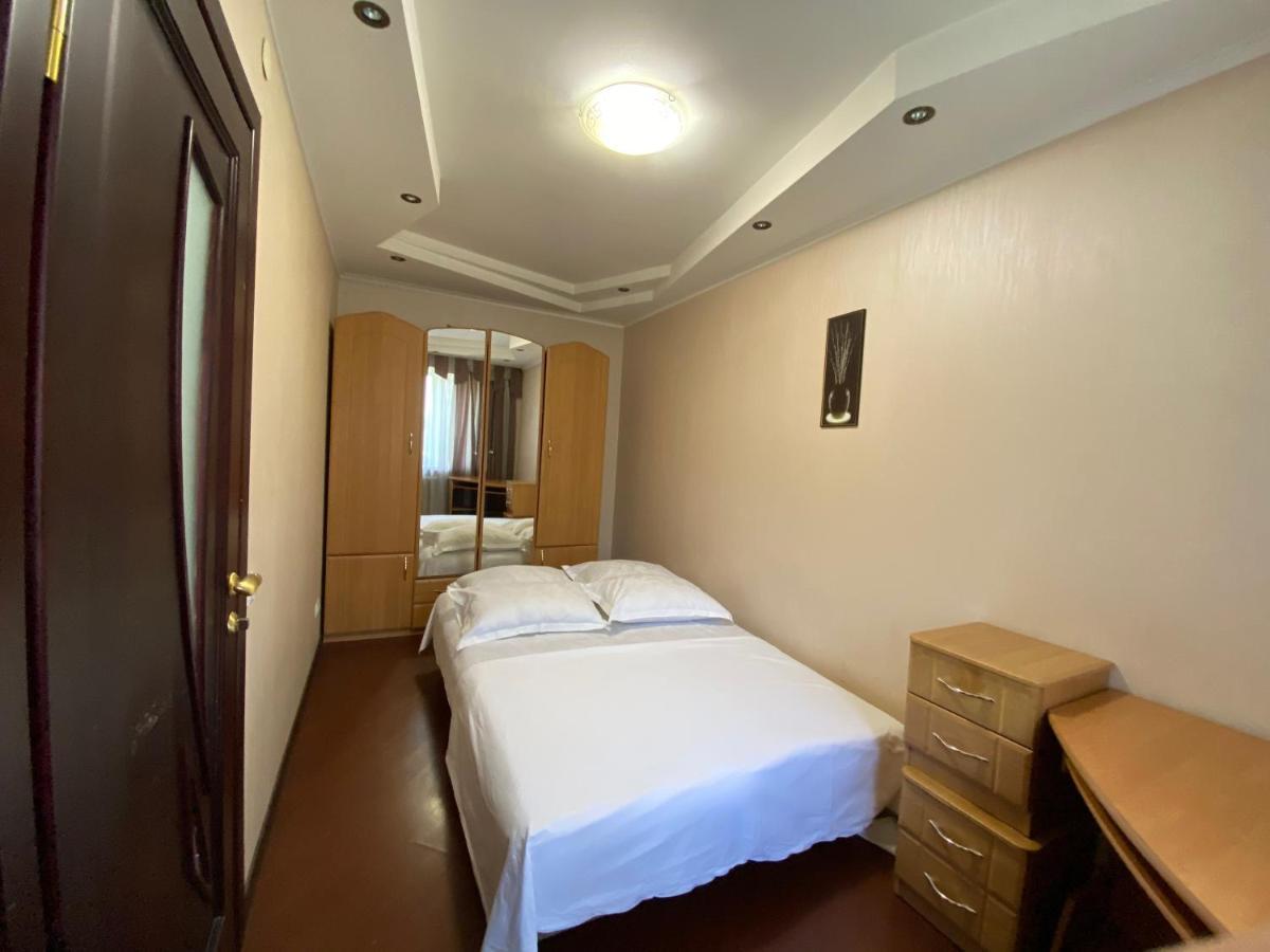 2-Bedroom Apartment Most City Center Area Dnipro Esterno foto