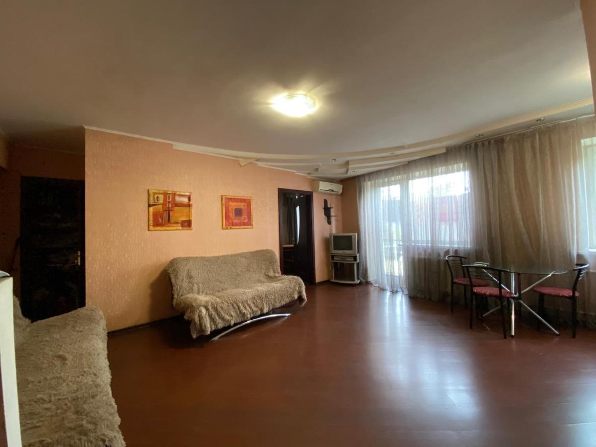 2-Bedroom Apartment Most City Center Area Dnipro Esterno foto