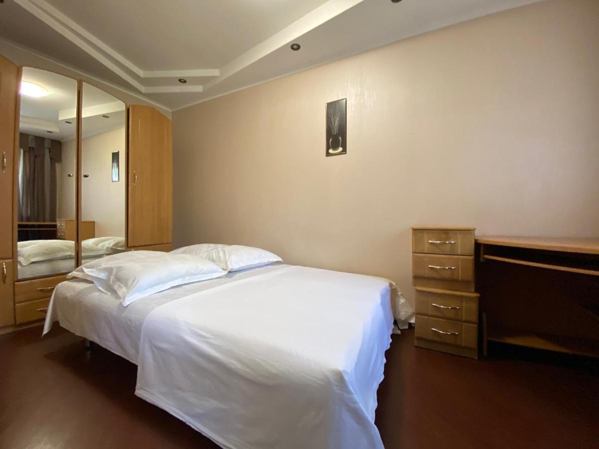 2-Bedroom Apartment Most City Center Area Dnipro Esterno foto