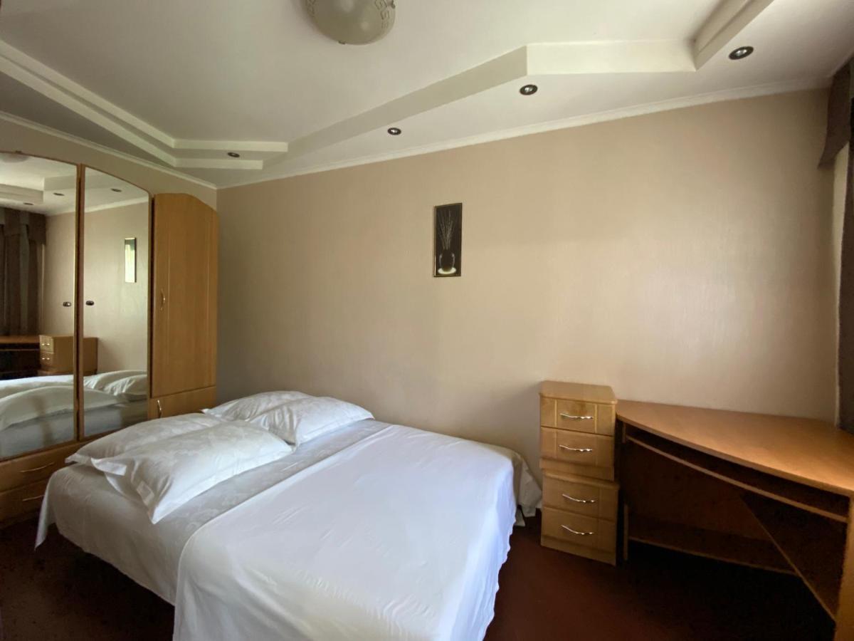 2-Bedroom Apartment Most City Center Area Dnipro Esterno foto