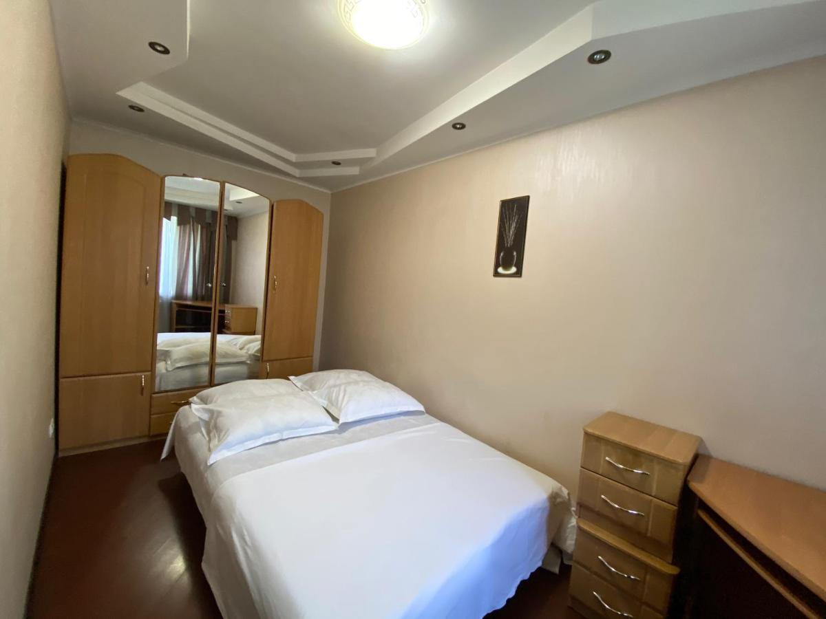 2-Bedroom Apartment Most City Center Area Dnipro Esterno foto