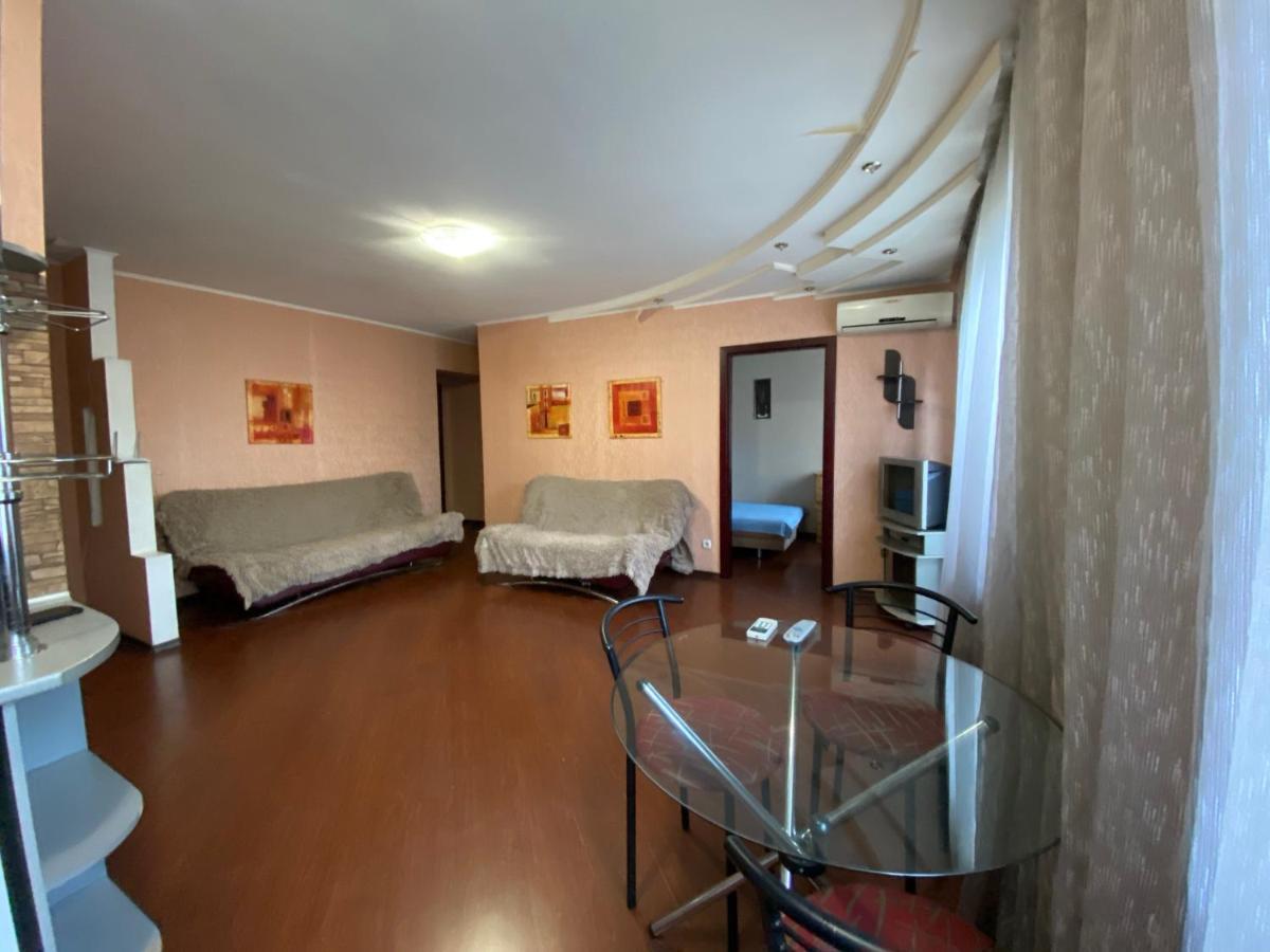 2-Bedroom Apartment Most City Center Area Dnipro Esterno foto
